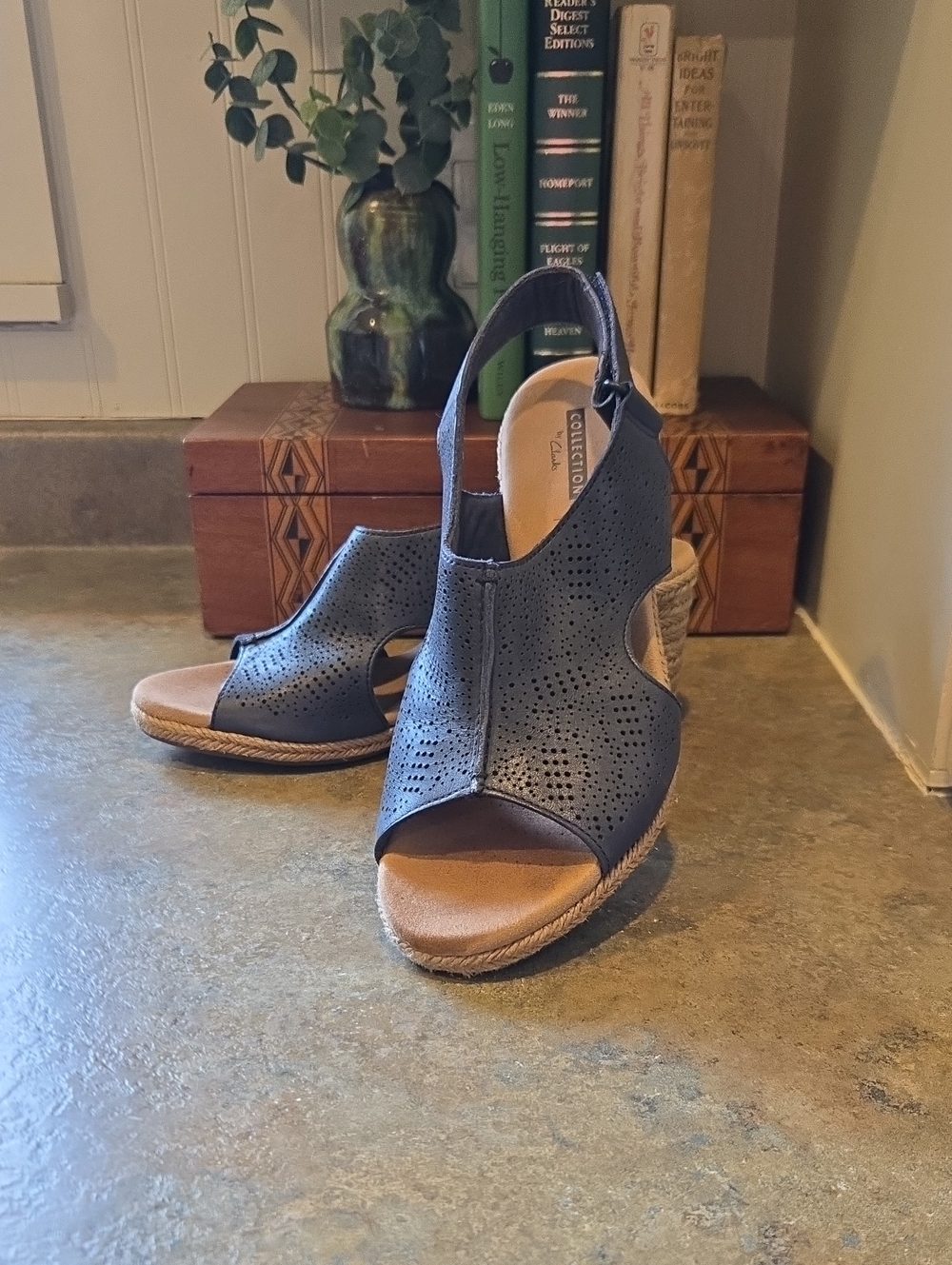 Clarks Navy Leather Sandals Size 7.5